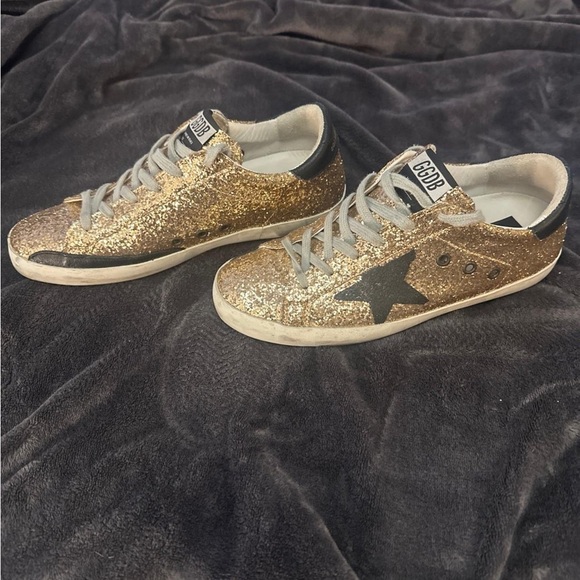 Golden Goose Gold Glitter Low-Top Sneakers with Black Star - Picture 4 of 9